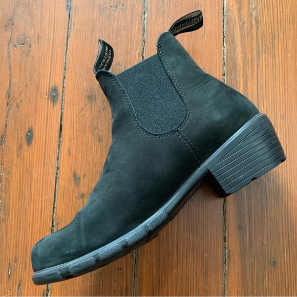 Blundstone Women’s Black Nubuck Heeled Boots - Picture 6 of 10